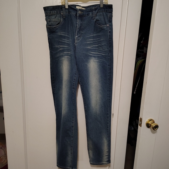 Stitch & Rivots Denim - Stitches women's Faded Blue Slim Jeans with pockets